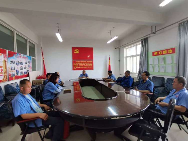 運(yùn)輸采供黨支部召開(kāi)黨員大會(huì)，組織主題教育集中學(xué)習(xí)。